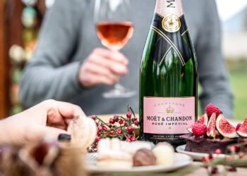What Do Users Really Think About Moët & Chandon: A Deep Dive into Reviews and Consumer Insights?