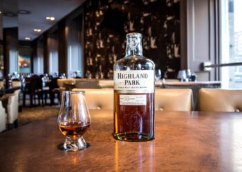 What’s the Real Difference Between Scotch and Bourbon? Uncovering the Secrets!