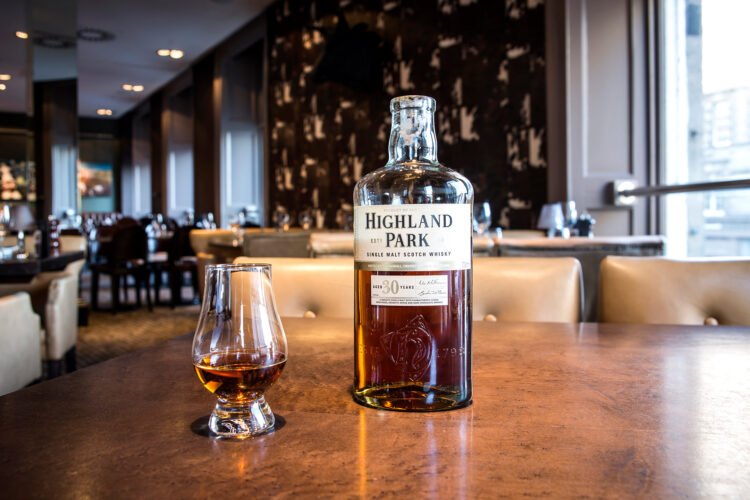 What’s the Real Difference Between Scotch and Bourbon? Uncovering the Secrets!
