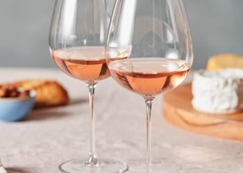 Why the “Legs” of Wine Are an Underrated Detail in Tasting