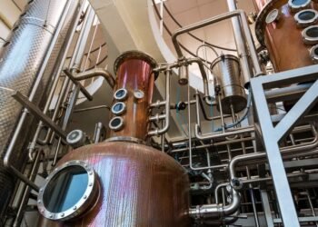 What Hidden Craftsmanship Lies Behind a Bottle of Quality Grain Spirits?