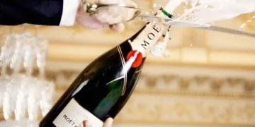 Champagne vs. Other Sparkling Wines: What Sets It Apart and Why It Leads the Party Trend