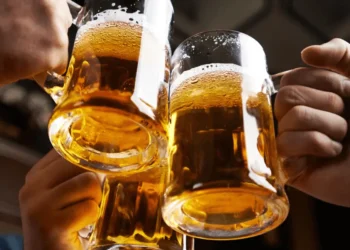 Beer History and Cultural Evolution: From Ancient Grains to Modern Brews